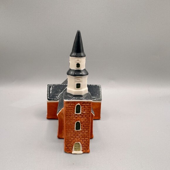 Williamsburg Bruton Parish Church Royal Goedewaagen Delft Holland Figurine - Picture 4 of 5